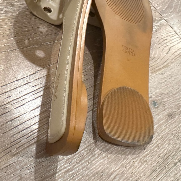 Zara Flat leather sandals with gold metal appliqués - Picture 9 of 10